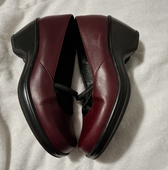 Dansko Burgundy Leather Cross Elastic Strap Mary Jane Clogs Womens Size 37 - Picture 3 of 10